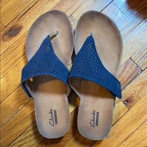 Like new Clarks flip flops!
